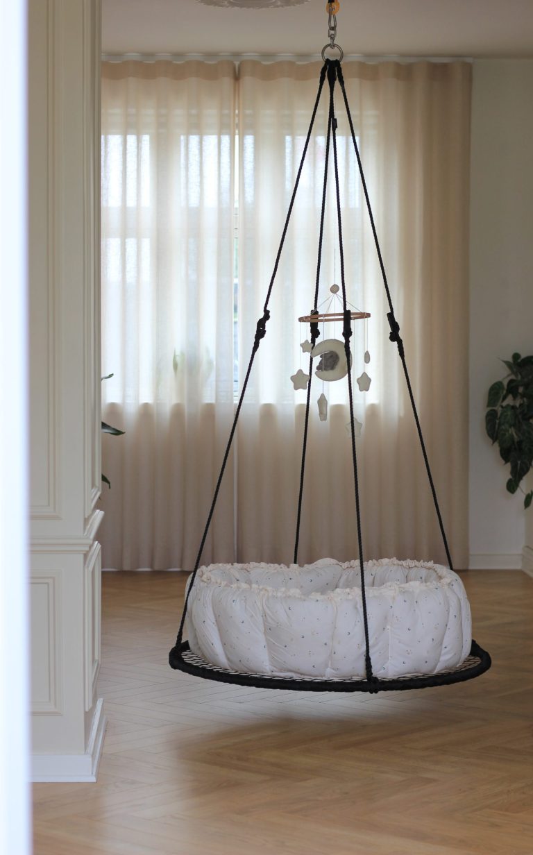 Uro til den originale sansegynge - med kanin og måne